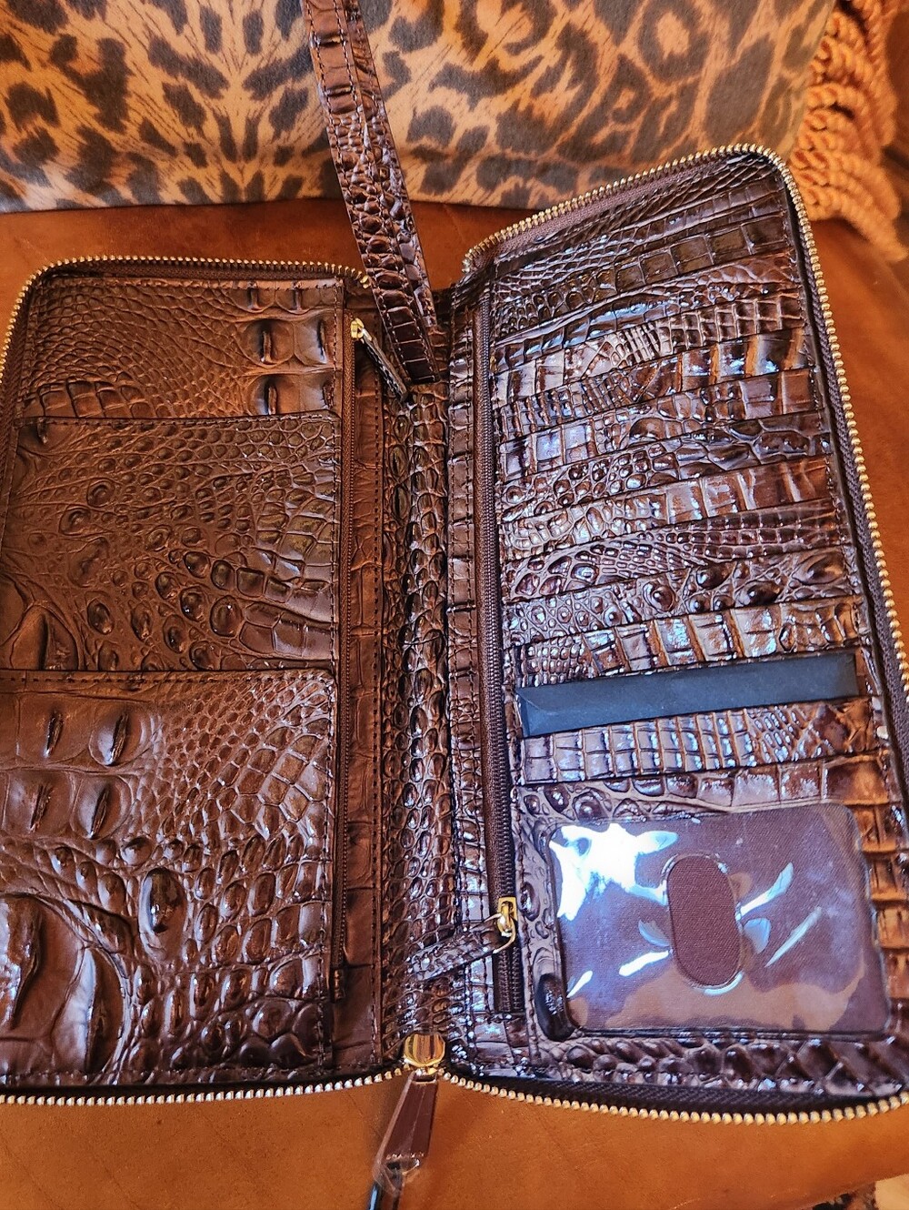 ƁEAUTIFUL BRAHMIN GANACHE OMBRE SKYLER Wristlet-Wallet NWT - Picture 3 of 3